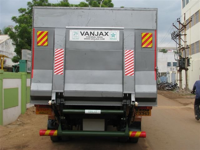 Hydraulic Tail Lifting